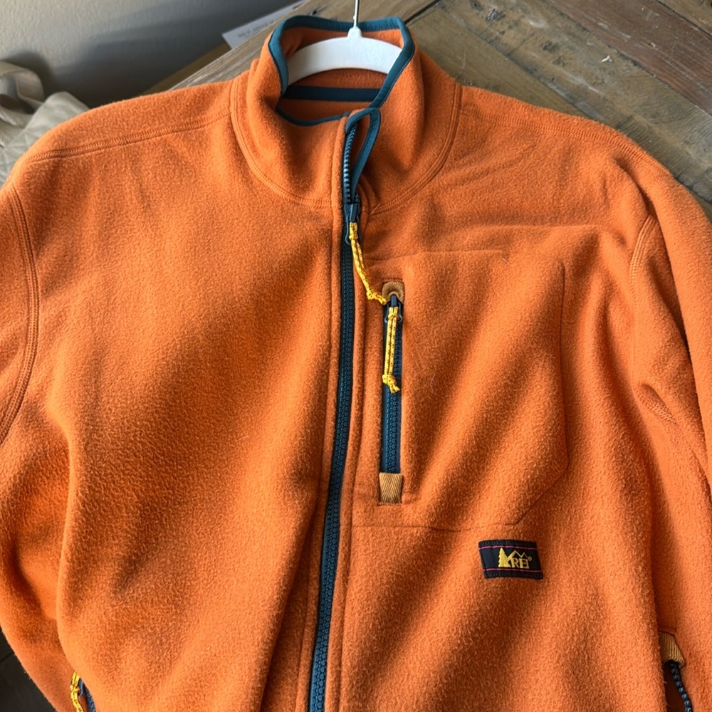 Small Women’s REI zip up fleece